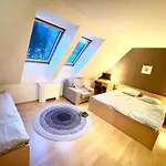 Duplex Delight 18 Mari Pekre
