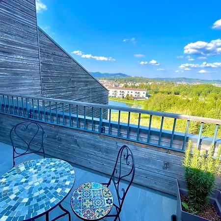 Duplex Delight 18 Mari *